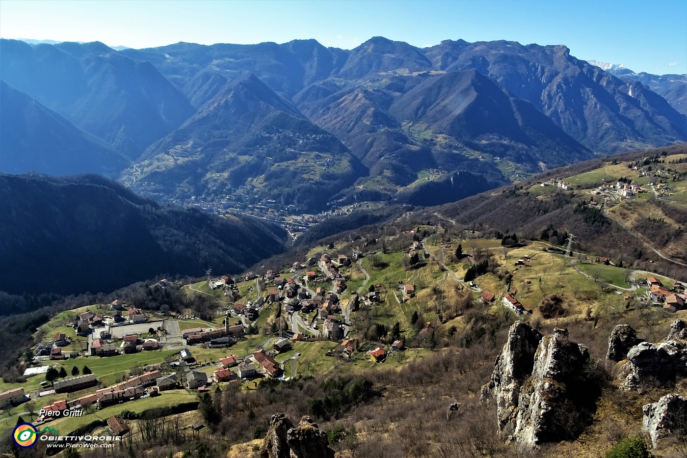 21 Vista su Santa Croce, San Pellegrino e i suoi monti.JPG
